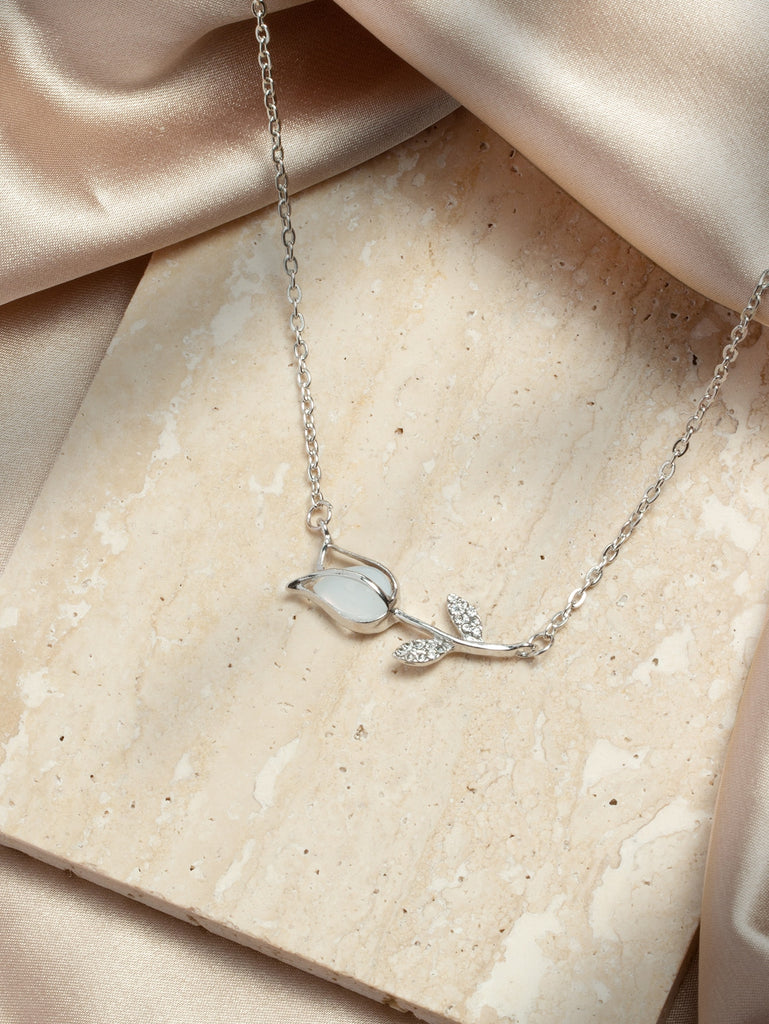 Rhinestone Detail Flower Design Necklace