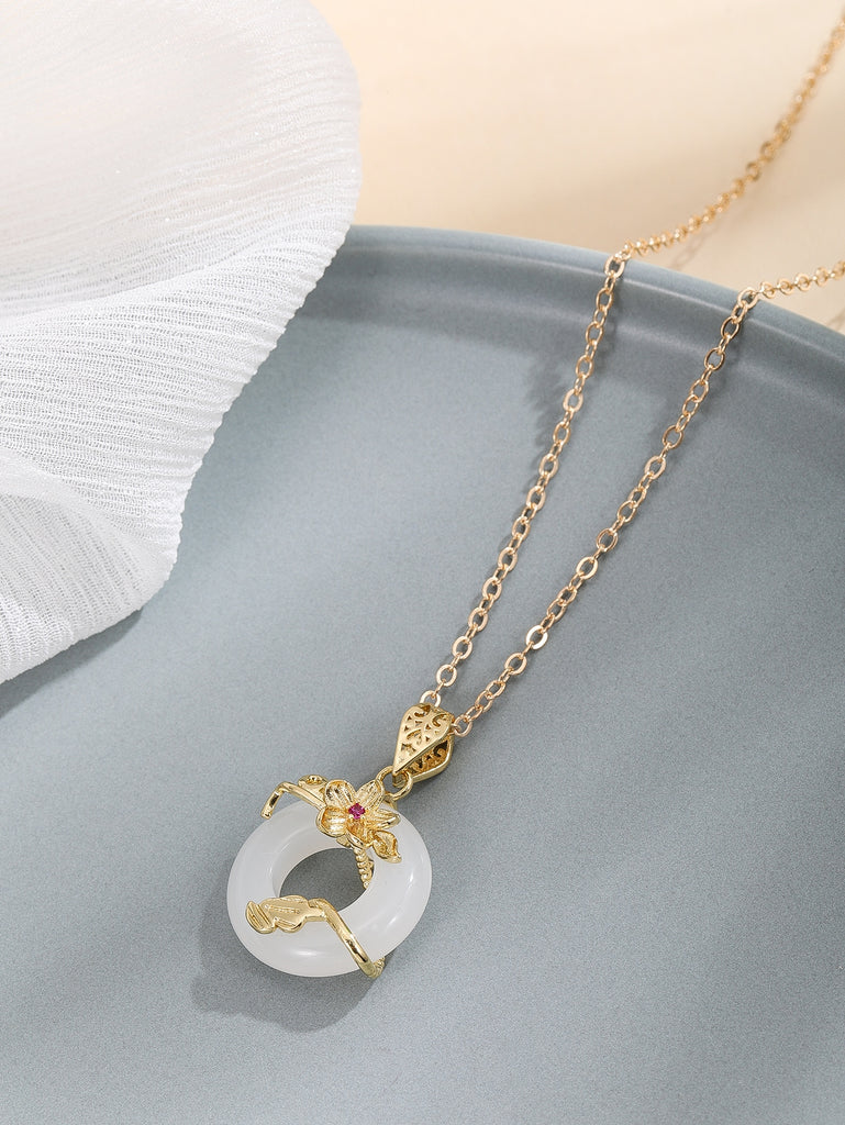 Flower Decor Circle Pendant Necklace