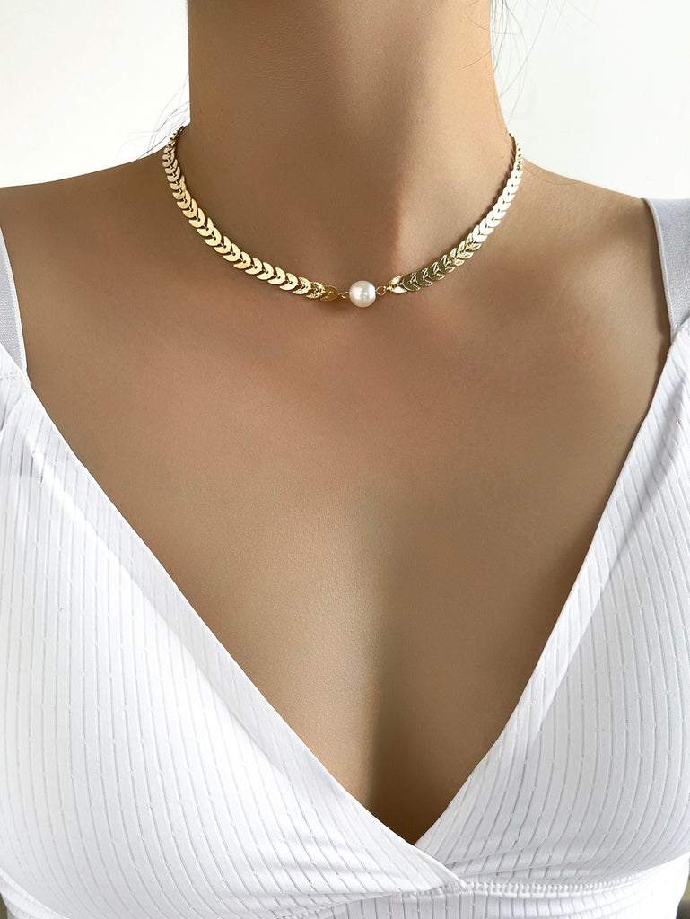 Faux Pearl Decor Necklace